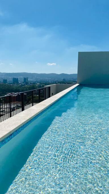 Entire Beautiful Condo With Rooftop Pool And Gym San Salvador Exterior photo
